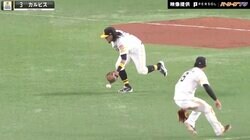 「無理に触るよりは、と引っ込めたのでは」 今宮もびっくり？ ソフトバンク・ガルビスの“スルーパス”に里崎氏