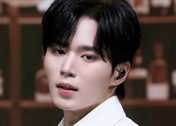 「未成年は見ないで」「R指定だよ」ステージでベストを脱ぎ…妖艶な雰囲気漂うイケメン練習生の異次元すぎるセクシーステージに悲鳴！