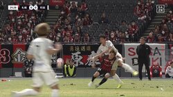 荒いのは“芝”か“プレー”か？ファンも大論争 「芝で滑った」ファウルになった町田FWが審判に猛アピールも判定は覆らず ｢芝がひどい」「これ大丈夫か？」の声