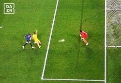 「奇跡的な活躍」鈴木彩艶の“仁王立ち神セーブ”を現地メディアが絶賛！「リスクを冒さず常に反応」「注意深い」セリエA最終節でパルマ残留に大貢献