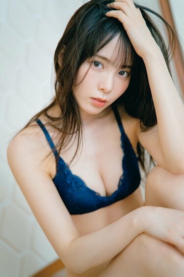 元ラストアイドル・西村歩乃果に接近 “同棲感”テーマのグラビア
