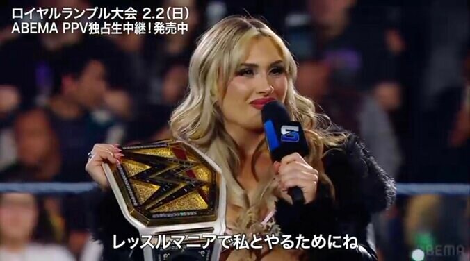 【映像】「テカリすぎ」美女レスラーのド派手衣装と肉体美