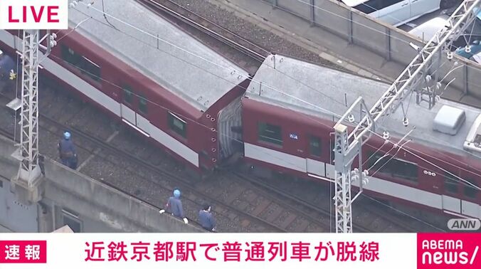 脱線した列車