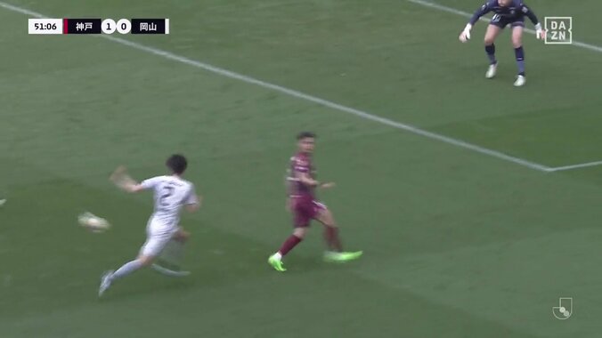 なんだ今の？神戸FWの“神アシスト”に脚光「見事な落とし」「オシャレ過ぎ」鋭い裏抜けからの“ジャンピングヒール”でゴール演出の瞬間 3枚目