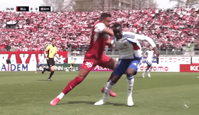 規格外！ 191cm・91kg重戦車の“ゴリゴリすぎる突破”に実況絶叫＆ファン驚愕「強いぞルカオ！」「えぐいってw」「バケモノすぎる…」岡山ガチムチFWがJ1リーグを席巻 2枚目