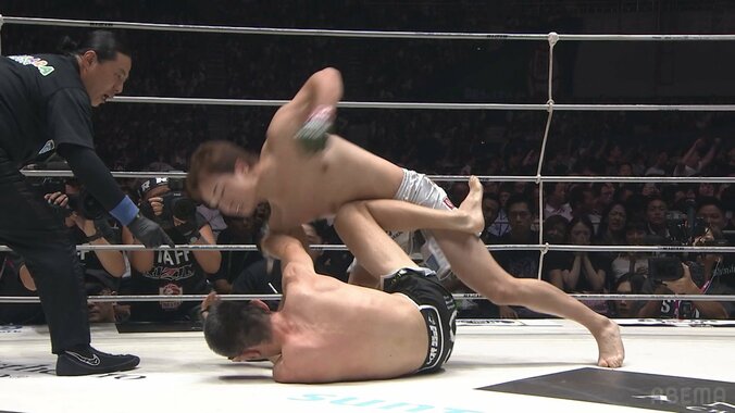 朝倉未来、青木真也に1ラウンドTKO勝利！ 「これが日本の格闘技の歴史の1ページ」“有言実行”の劇的パウンド決着に会場騒然 日本MMA界の“生ける伝説”超え果たす 3枚目