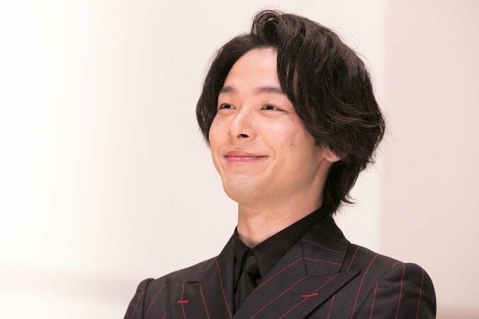 中村倫也、“お手製枕”でお昼寝　くつろぐ姿に「イケメン」「ごちそうさまです」の声 1枚目