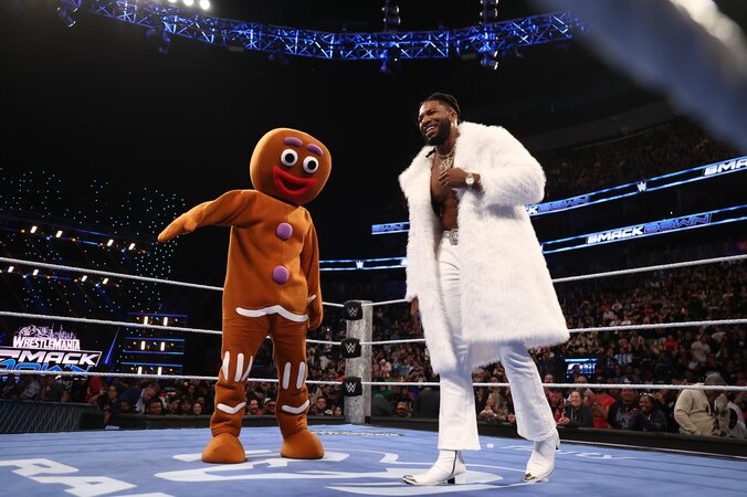 マスコットに顔面にキック→首が“360度ぐるり”