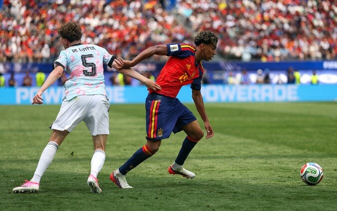 【写真・画像】「辛すぎる」緊急出場ベルギーGKが“痛恨ファンブル”で決勝点献上…「いきなりW杯で緊張したか」「こっからやぞ」ファン悲鳴＆励まし　1枚目