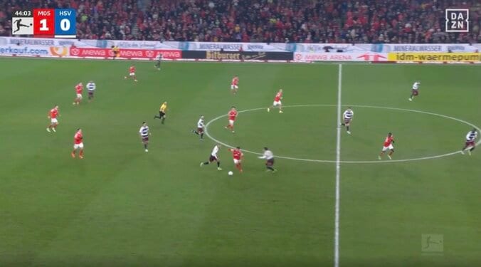 【写真・画像】ウソでしょ…！？ 佐野海舟、衝撃の“高速スライディング”「止めるんかい！」爆速ランニング→体を投げ出した“神ディフェンス”「上手すぎやろ」　1枚目