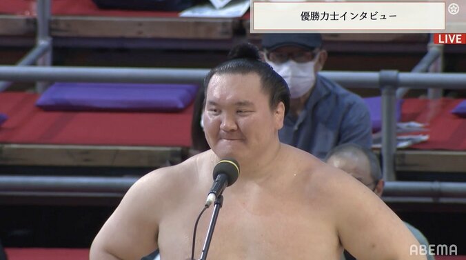 復活優勝の白鵬「右膝がボロボロで言うことを聞かなかった」「これでまた進める」 1枚目