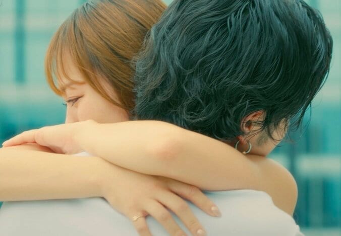 【写真・画像】子供のように泣じゃくり…元彼と復帰したい34歳美女、再会した途端、涙止まらず　1枚目