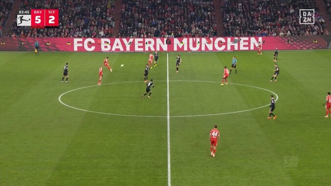 スタジアム騒然！ 伊藤洋輝が「美しすぎる」“高精度ロングフィード”炸裂「めちゃ上手い」超絶ゴール演出で復帰後初アシスト 3枚目