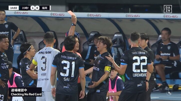 【映像】ガッツリ足裏みせる危険なタックル