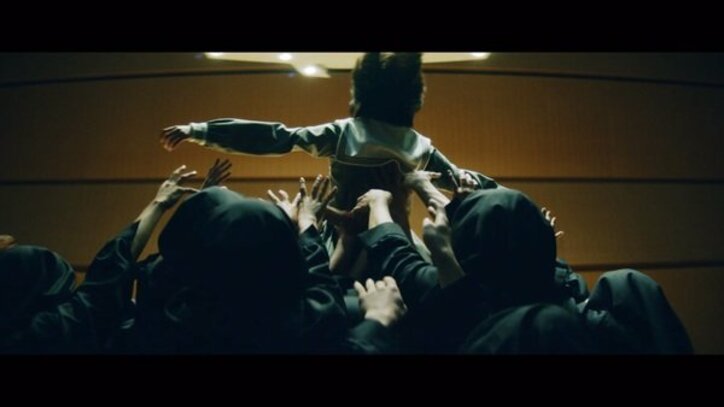 欅坂46平手友梨奈ソロ曲「角を曲がる」のMV公開 東京ドーム公演のダブルアンコールで披露され話題に