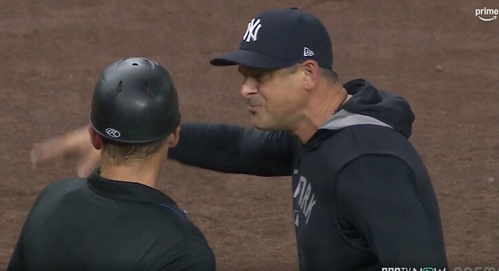 【写真・画像】球場騒然！ 大谷翔平、強烈打球で“まさかの光景”「怖っ！」「危なすぎる」一塁コーチに“想定外のハプニング”でヒヤリ「笑えないw」　1枚目