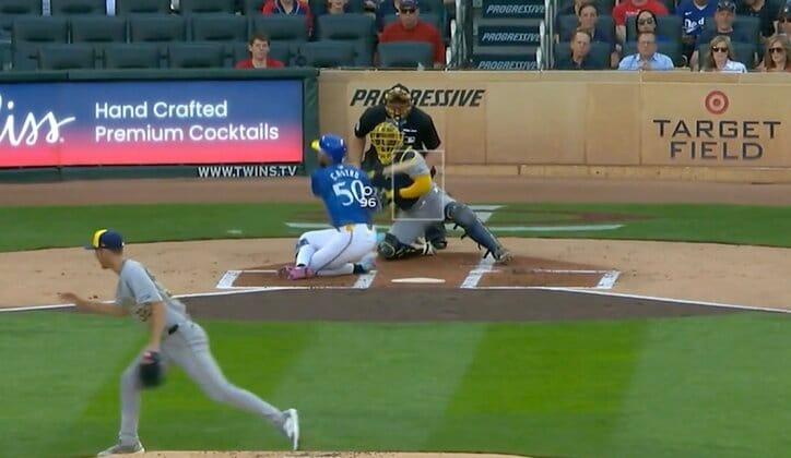 【写真・画像】球場騒然！ 死球にブチギレ… あわや乱闘「ヤバすぎ」「怖え」 打者が大激怒して詰め寄る→投手も“逆ギレ応戦”… 両軍が入り乱れる緊急事態　1枚目