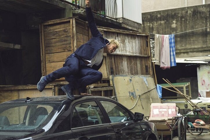 オーランド・ブルームの鍛え抜かれた肉体が映える　映画『スマート・チェイス』新場面写真解禁