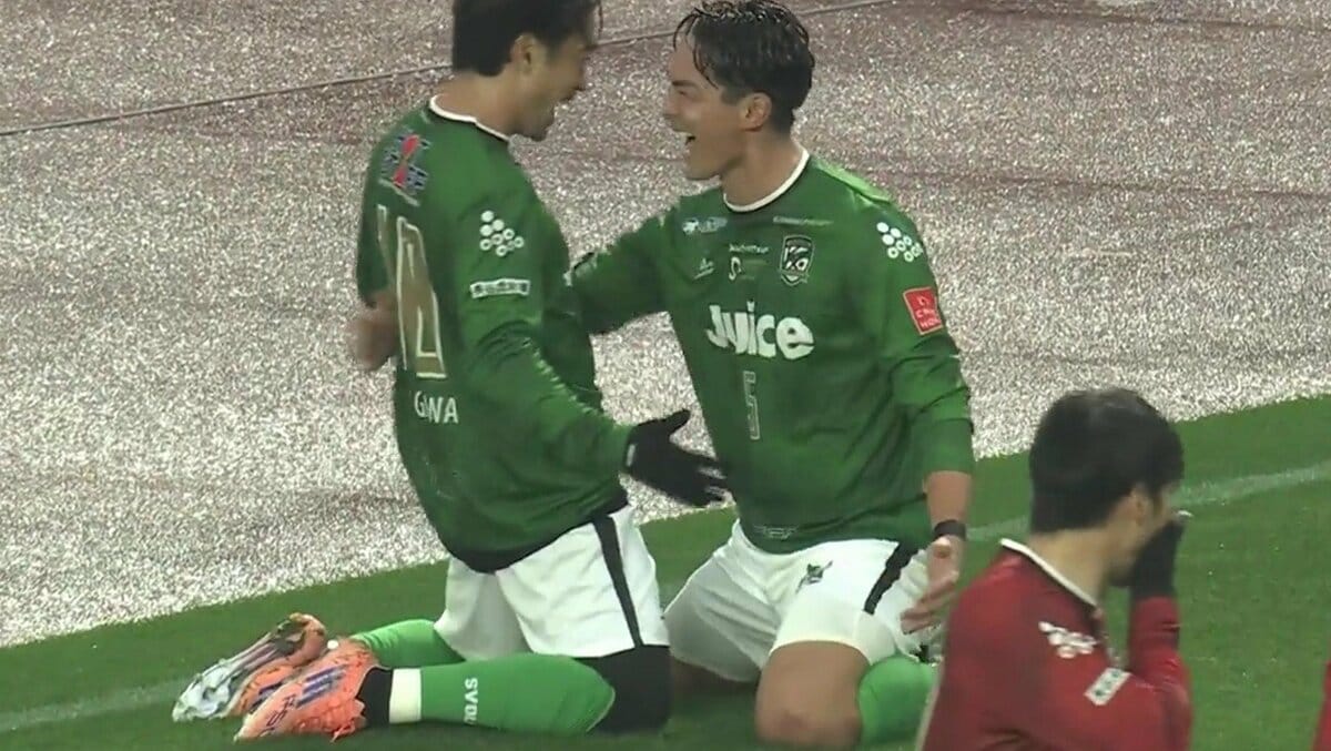 10年前の日本代表」本田圭佑＆香川真司の連携から、槙野智章が飛込みながら豪快“膝”シュート「ええシーン」ロシアW杯世代のフィニッシュにファン歓喜 |  サッカー | ABEMA TIMES | アベマタイムズ