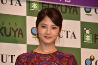 乃木坂46・若月佑美、”やだぁ、エッチ”なランジェリー姿披露した初のソロ写真集は「99点」