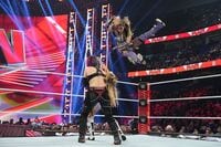 【映像】日本人女子タッグが“えげつない”合体技