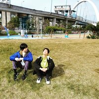 『最愛』松下洸平＆高橋文哉の“天然日サロタイム”ショットに「ほっこり」「気持ち良さそう」とファン歓喜！