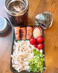 みきママ『肉汁うどん弁当です!!』