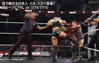 前代未聞！ 金髪美女レスラーが“逆ギレ”暴走… 突然の発狂にレフェリー“ドン引き”の異常事態