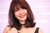 小嶋陽菜、リンゴを肩に乗せる苦戦動画にファン悶絶「リンゴが羨ましい」