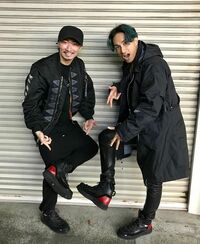 「さすが！マキさんとケンチさんコンビ」MAKIDAI＆橘ケンチのお揃いのシューズショットに反響続々