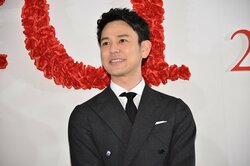 新米パパ・妻夫木聡、子煩悩ぶり炸裂「我が子と一緒にいたいと、沢山子育てをしています」