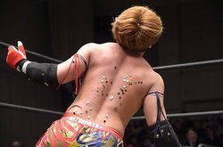 有刺鉄線バットVS画鋲！ここまで狂った試合をやるとは…　勝俣瞬馬、ハードコアマッチで覚醒！