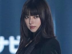 池田エライザ、『TGC』オープニングで圧倒的存在感！シースルースカートからのぞく“艶やか”美脚にファンため息「スタイルえぐ」