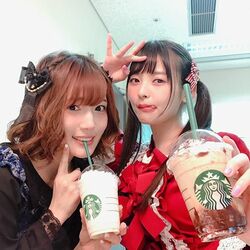 「推しと推しのコラボ最高」声優・内田真礼＆上坂すみれの懐かし2ショットに反響