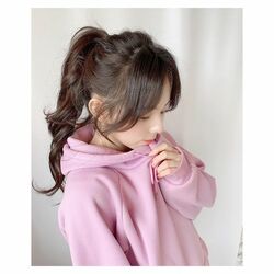 「新鮮すぎて良き」「メチャメチャ可愛いなぁ～」ラスアイ大森莉緒のデコ出しポニーテールショットに反響