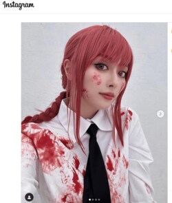 内田理央が赤髪＆血まみれに…！カリスマ感あふれる「チェンソーマン」マキマのコスプレにファンが思わず“犬化”