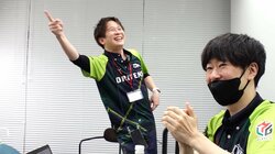 テンションMAX「でかいー！」仲間のアガリに知性派雀士が控室で歓喜の珍ポーズ／麻雀・Mリーグ