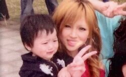 「6人兄弟大家族」美人ママが“16歳で産んだ”永瀬廉似の17歳長男に「かっこいい〜」峯岸みなみらも絶賛