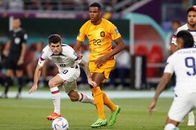 「日本も真似せなあかんな」オランダDFドゥムフリースの絶妙クロスに脚光！ 米国戦でアシスト連発「プレーが天才的」【W杯決勝T１回戦】