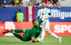 「これ以上ない」圧巻の1試合5ゴールを決めたメッシが、シーズン終了を報告「数日間は休んで、すぐに戻ってくる」