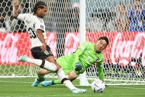 “キャプテン翼の若林源三”が乗り移った？　正守護神GK権田修一が8つのビッグセーブで勝利に貢献。8強入りに大きく前進