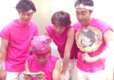 ものまねSMAP ピンクの衣装で「トップアイドルになる」と宣言