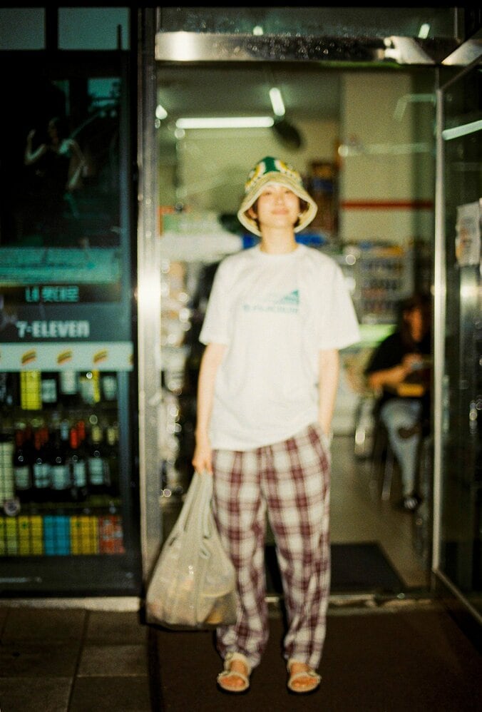 無二の存在で注目を集める女優・尾碕真花の飾らない姿 6年ぶり2nd写真集が12月12日発売 3枚目