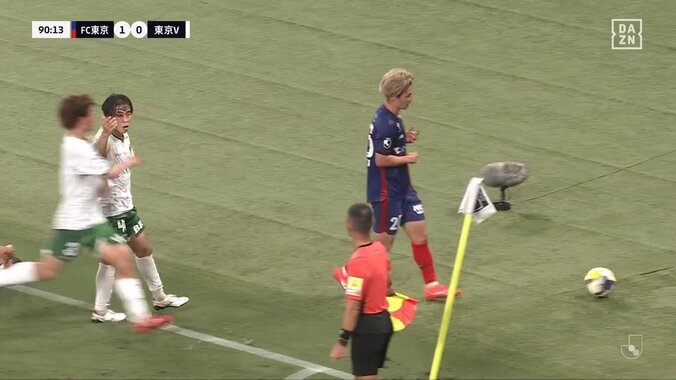 「品がないプレー」“反スポーツ的行為”に批判殺到も「他に選択肢あるの？」「なんでイエロー」ファンの意見様々 3枚目