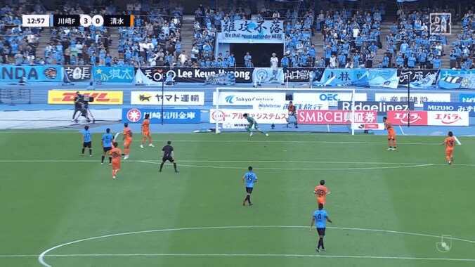 「得点関与なら三笘以上の衝撃」川崎逆輸入FWの“股抜きスーパーゴール”が「メッシやん」「右に身体入れて左隅はエグすぎる」４戦連発で日本代表待望論も 3枚目