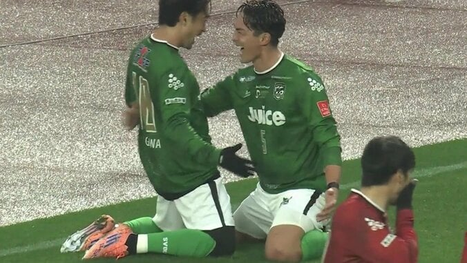 香川＆本田の連携→槙野が豪快“膝”シュート