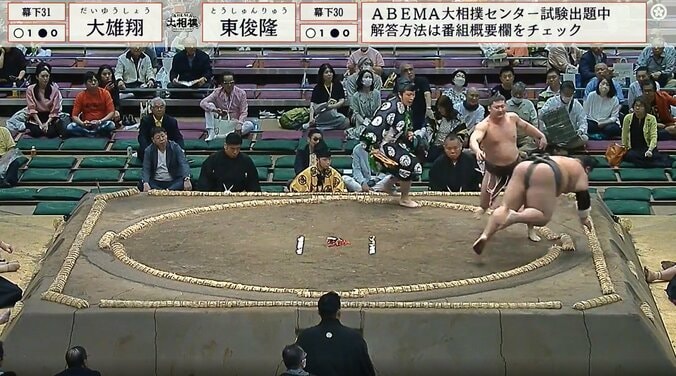 土俵下に飛んで行った大雄翔（追手風）