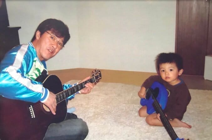 【写真・画像】西城秀樹さんの21歳イケメン長男「アンビリーバボーを見ながら号泣していた」自宅での“ヒデキの素顔”を証言　1枚目