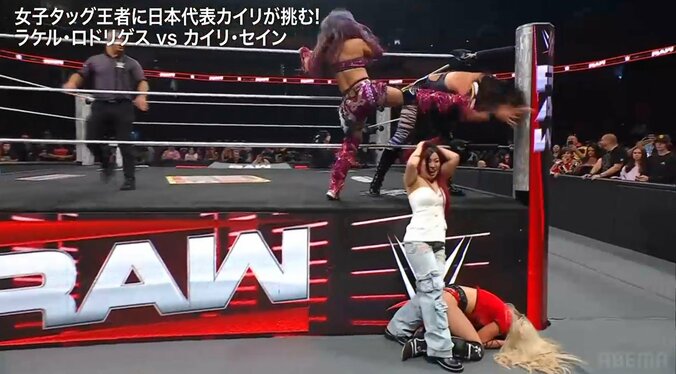 鉄柱に打ち付けるカイリ