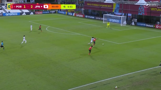 衝撃の12秒！16歳“和製ルカク”の重戦車ドリブルが「２人分のパワー」「最高だ」ダブルマークを跳ね除け進撃【U-17W杯】 5枚目